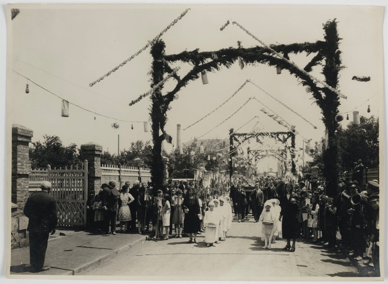 Les vingt ans de la glacerie d’Arija en Espagne : la procession, 1926