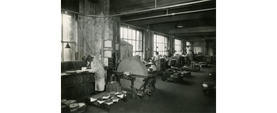 Contrôle des meules à l'usine de Norton du Bourget, 1941