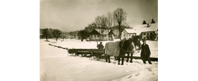 Tuyau en fonte de Pont-à-Mousson transporté sur un traîneau pour Salzbourg en Autriche, 1929