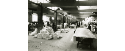 Fabrication des voiles de verre à l'usine de Lucens en Suisse dans les années 1940