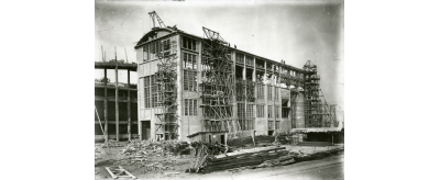 Vue générale du chantier de construction de la glacerie de Chantereine en 1922