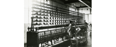 Fabrication du verre textile à l'usine de Rantigny en 1943