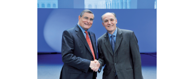 Jean-Louis Beffa et Pierre-André de Chalendar, nouveau PDG de Saint-Gobain, lors de l'assemblée générale des actionnaires en 2010