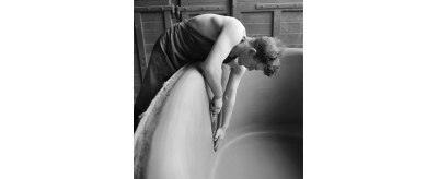 Potier façonnant un pot à la glacerie d’Herzogenrath, par Roger Schall, 1937