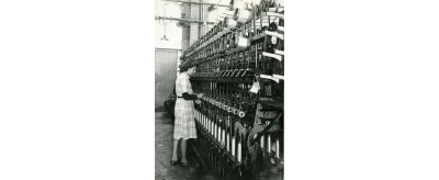 Atelier de filature de l’usine de Rantigny : retordage de la silionne sur machine Bonamone, octobre 1943
