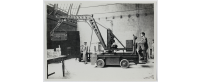 La grue Becat pour la manutention des glaces à Cirey, juin 1924