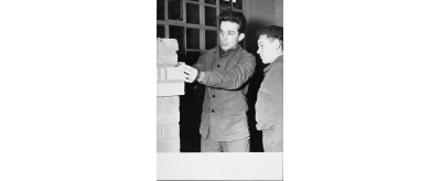 Maçons fumistes en formation au Centre Progobain, 1963