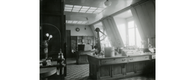 Le laboratoire de recherche au siège de Saint-Gobain, place des Saussaies, dans les années 1920