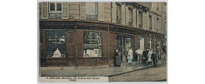 La boutique d'un miroitier parisien dépositaire des glaces Saint-Gobain au début du XXe siècle