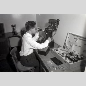 Laboratoire de recherche à l'usine SEPR du Pontet dans les années 1960