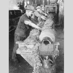 Fabrication des noyaux à l'usine de Pont-à-Mousson entre 1904 et 1935
