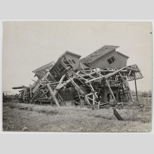Un bâtiment chimique de la soudière de Chauny soufflé par les bombardements allemands