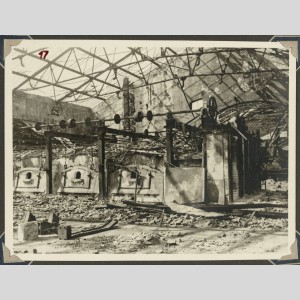 Les ruines de la glacerie de Pise détruite en 1944 par un bombardement américain