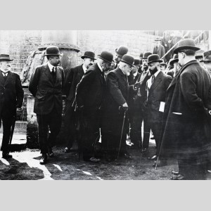 Camille Cavallier s’entretient avec des délégués syndicaux, 29 mai 1908