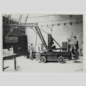 La grue Becat pour la manutention des glaces à Cirey, juin 1924