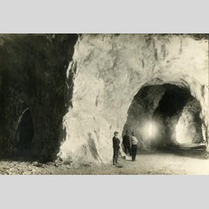 Carrière souterraine des Plâtrières du Sud-Est à Saint-Jean-de-Maurienne, années 1920