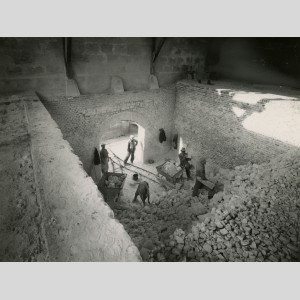 Approvisionnement d’un four-culée en pierres à plâtre, Argenteuil, 1951