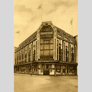 La Samaritaine, vaisseau de verre et de béton;Dalle en verre fabriquée par Saint-Gobain pour la Samaritaine
