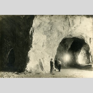 Carrière souterraine des Plâtrières du sud-Est à Saint-Jean-de-Maurienne (acquises par Placoplatre), années 1920