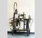 Première machine semi-automatique à fabriquer les bouteilles