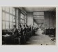 Atelier de refoulage du verre optique à l’usine du Vésinet des Verreries de Parra-Mantois en 1927